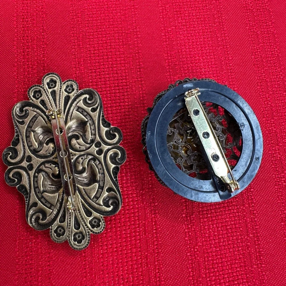 VTG Hamdmade Brooch Set‎ 2 PC Roman Soldier Relief Ornate Gold Tone Filigree